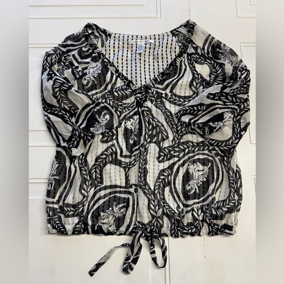 Diane Von Furstenberg Tops - Diane Von Furstenberg Womens 10 Silk Black White Print Ruffle Blouse Bell Sleeve
